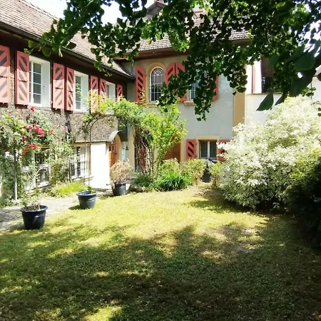 בית נופש Swiss Art & Vine Pop-up House ביאל