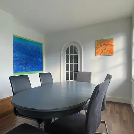 Swiss Art & Vine Pop-up House Semesterbostad