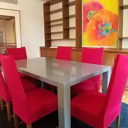Swiss Art & Vine Pop-up House ביאל