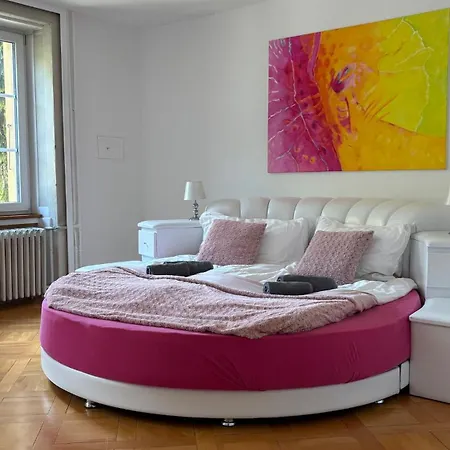 Swiss Art & Vine Pop-up House ביאל