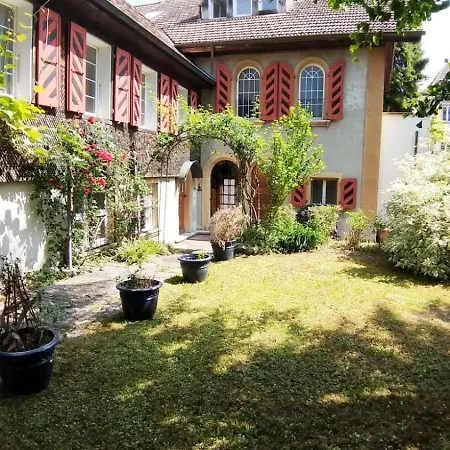 בית נופש Swiss Art & Vine Pop-up House ביאל